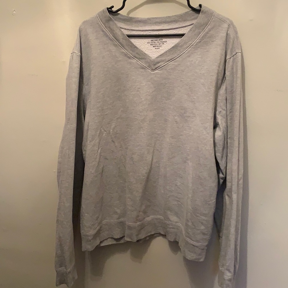 Save Khaki United v-neck sweater